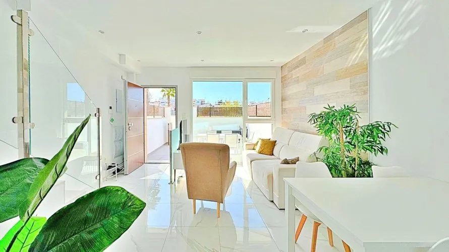 Bungalow de 3 dormitorios en Torrevieja, España No. 2167 № 18