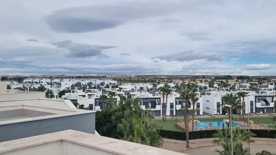 Bungalow de 2 dormitorios en Guardamar del Segura, España No. 2622 № 2