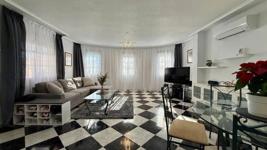 Villa de 4 dormitorios en Playa Flamenca II, España No. 1532 № 7