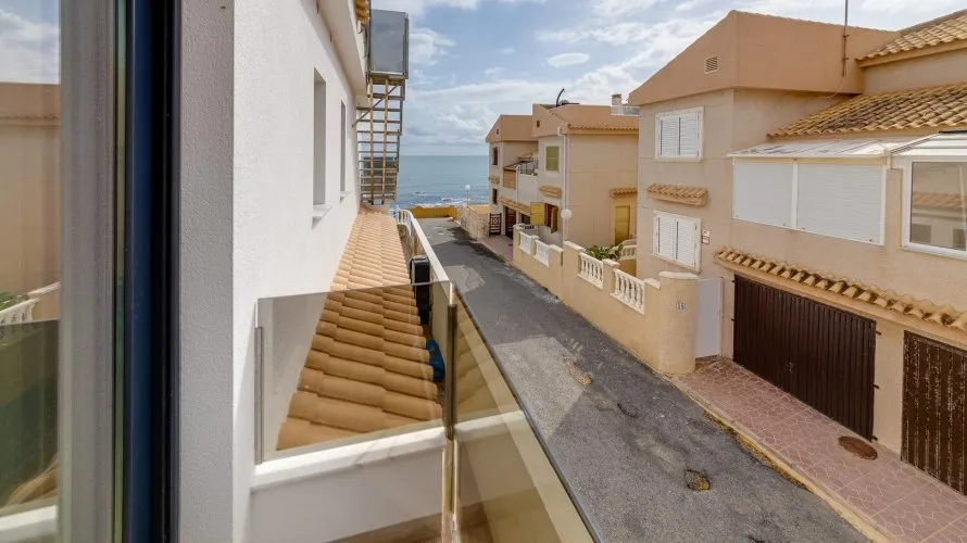 Villa de 4 dormitorios en Torrevieja, España No. 1814 № 3