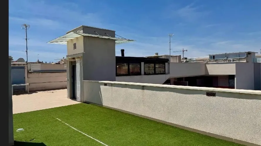 Apartamento de 2 dormitorios en Torrevieja, España No. 2083 № 1