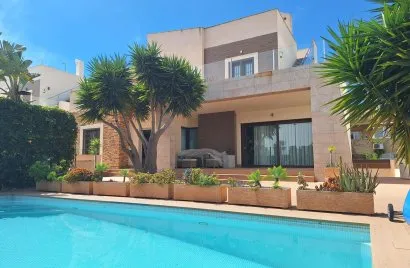 Villa de 2 dormitorios en Torreblanca, España No. 2372