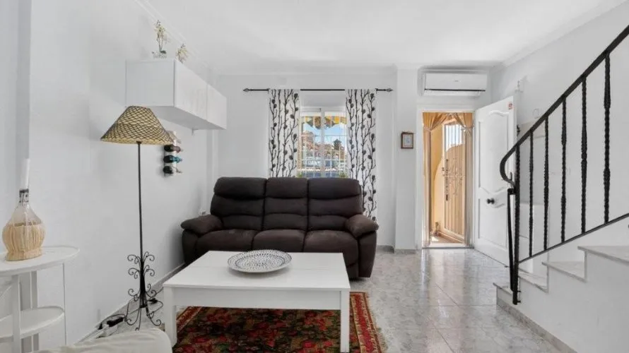 Сasa de 2 dormitorios en Torrevieja, España No. 2448 № 23