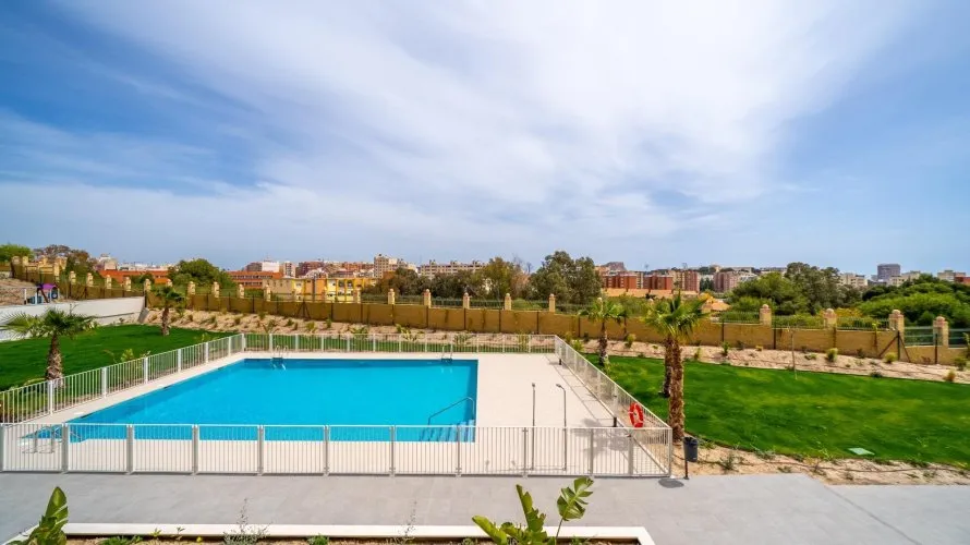 Apartamento de 3 dormitorios en Alicante, España No. 2615 № 12