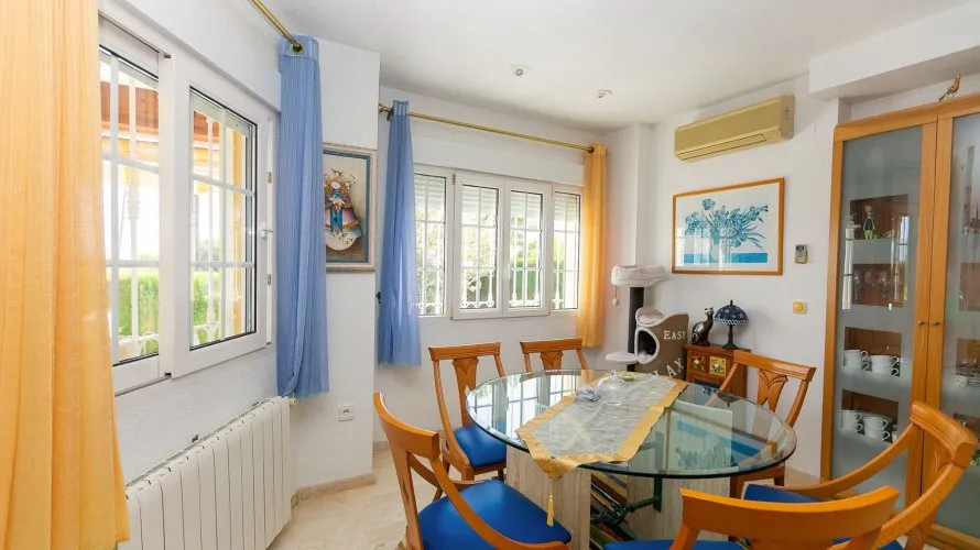 Villa de 194m² en Alicante, España No. 2667 № 5
