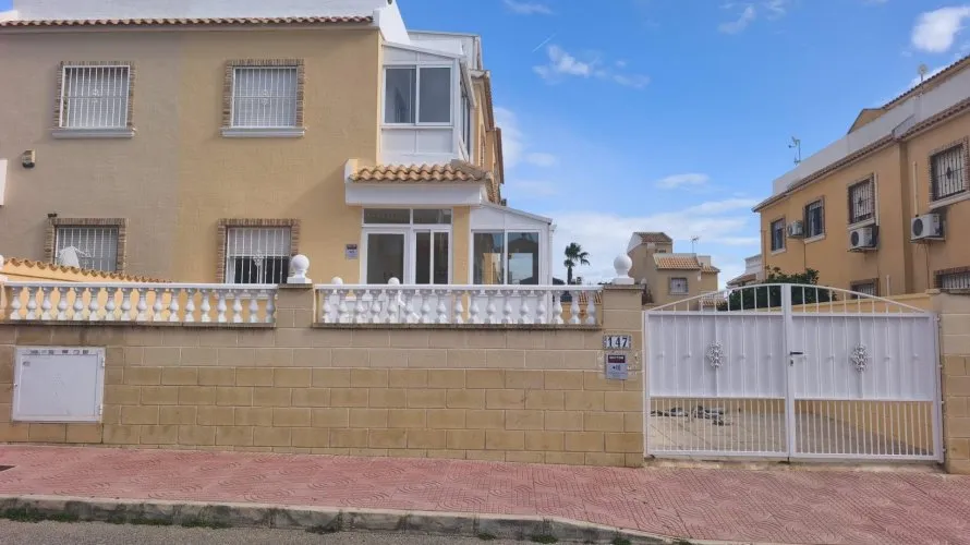 Сasa de 3 dormitorios en Rojales, España No. 2249
