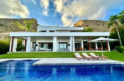Villa de 5 dormitorios en Finestrat, España No. 2508
