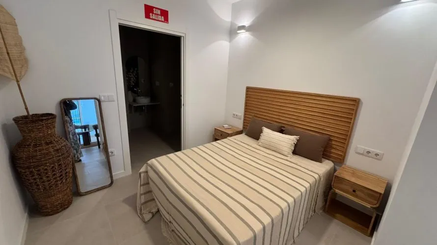 Propiedad comercial de 1 dormitorio en Valencia, España No. 2640 № 5