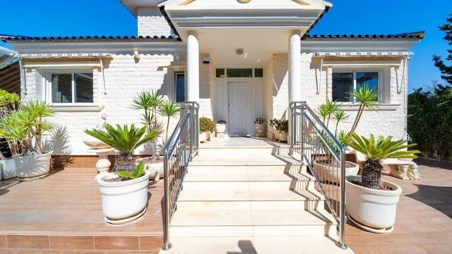 Villa de 5 dormitorios en Torrevieja, España No. 2080