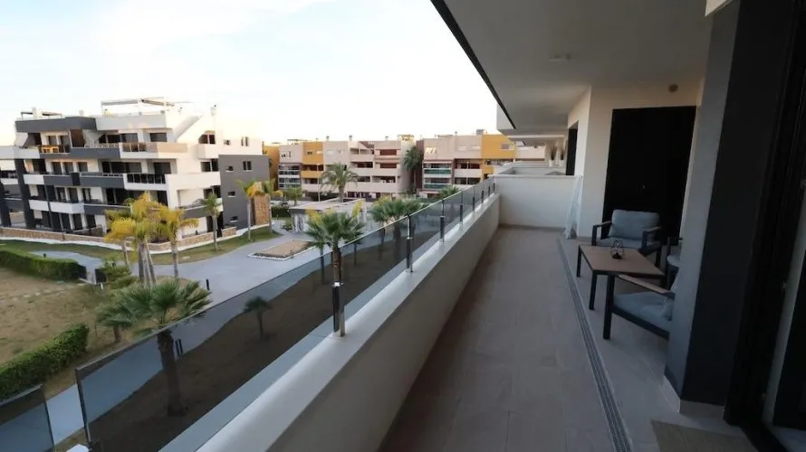 Apartamento de 2 dormitorios en Torrevieja, España No. 2596 № 19