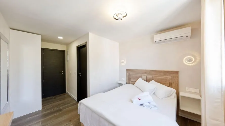 Hotel de 19 dormitorios en Cabo De Las Huertas, España No. 2569 № 6