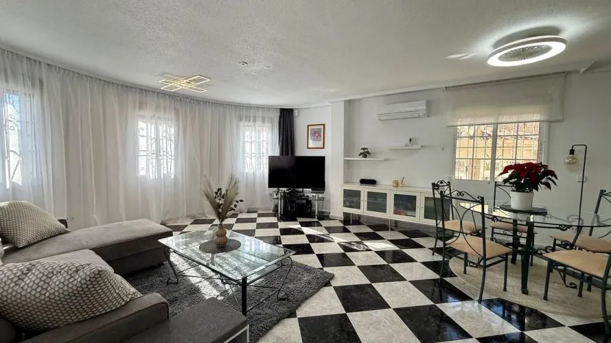 Villa de 4 dormitorios en Playa Flamenca II, España No. 1532 № 5