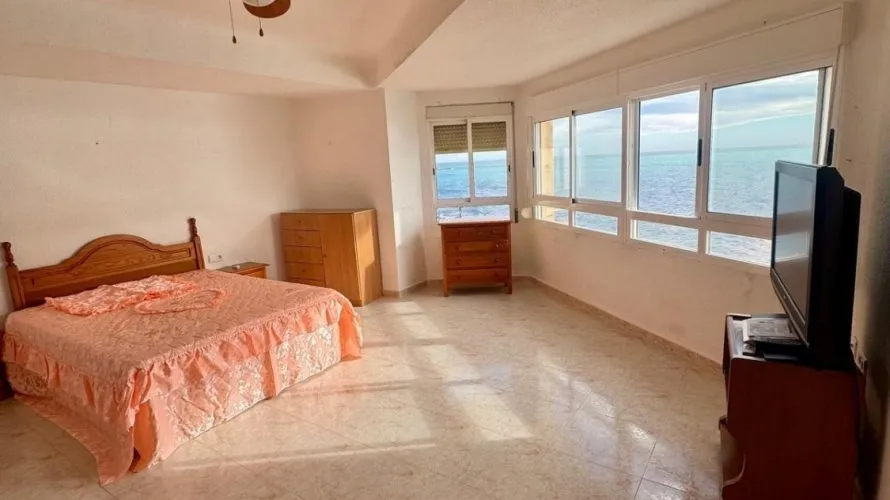 Apartamento de 4 dormitorios en Torrevieja, España No. 2256 № 17