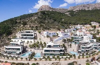 Villa de 4 dormitorios en Calpe, España No. 1924