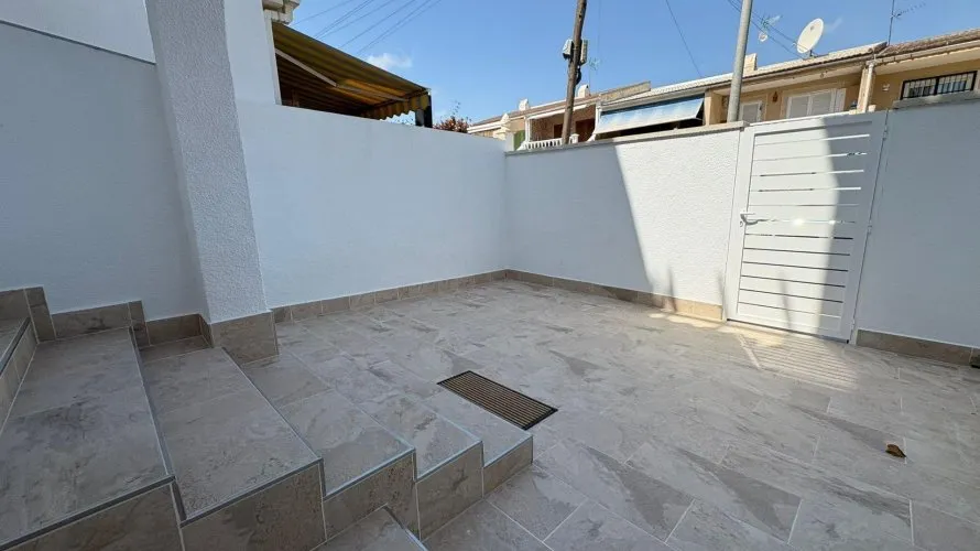 Сasa de 3 dormitorios en Torrevieja, España No. 2128 № 16