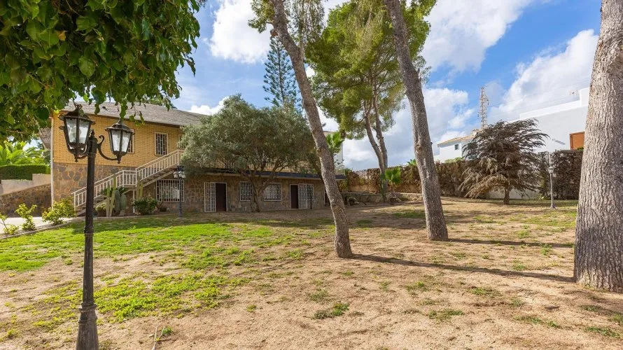 Villa de 5 dormitorios en Campoamor, España No. 2290 № 3