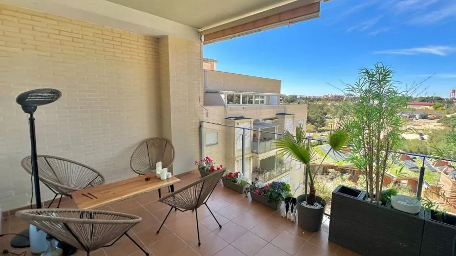 Apartamento de 2 dormitorios en Paterna, España No. 2614 № 1