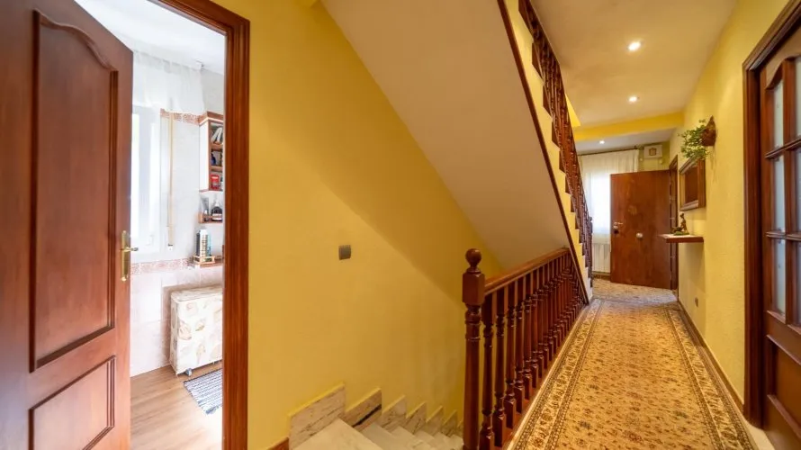 Apartamento de 5 dormitorios en San Martín de Valdeiglesias, España No. 2602 № 1