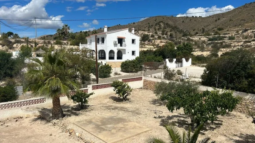 Сasa de 4 dormitorios en Villajoyosa, España No. 2140 № 7
