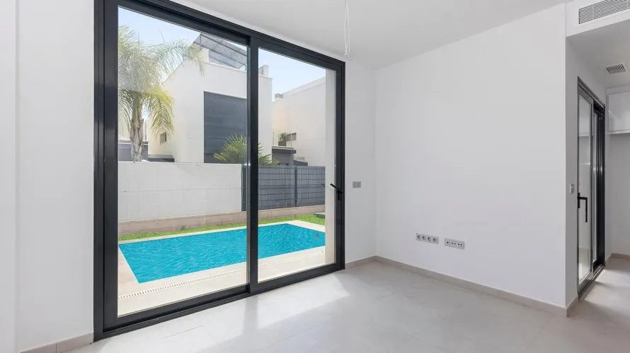 Villa de 3 dormitorios en La Florida, España No. 2422