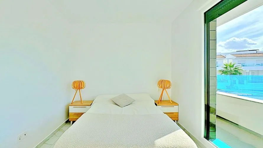 Bungalow de 3 dormitorios en Torrevieja, España No. 2167 № 2