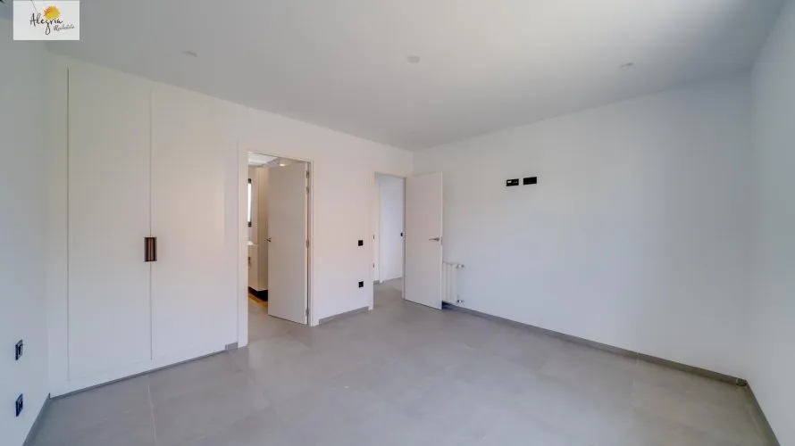 Villa de 5 dormitorios en Calpe, España No. 1790 № 11