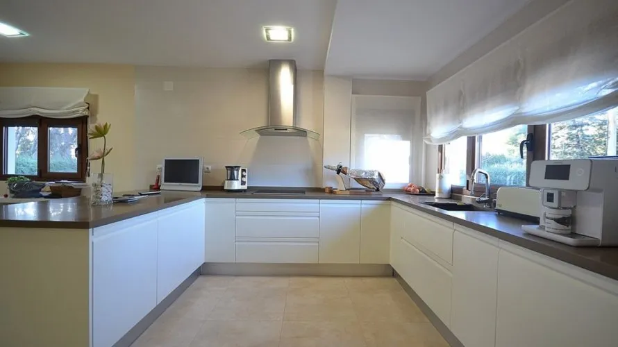 Apartamento de 5 dormitorios en Albacete, España No. 2548 № 1
