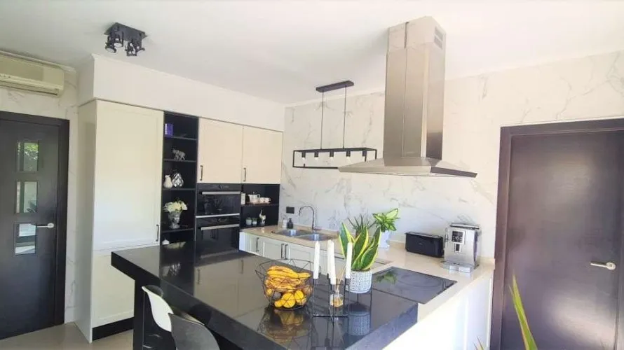 Villa de 5 dormitorios en Calpe, España No. 1703