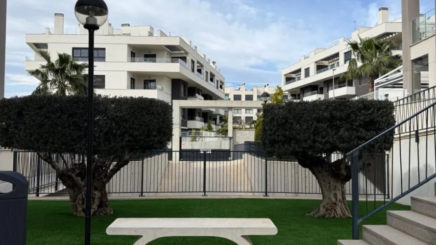 Apartamento de 2 dormitorios en Campoamor, España No. 2605 № 2