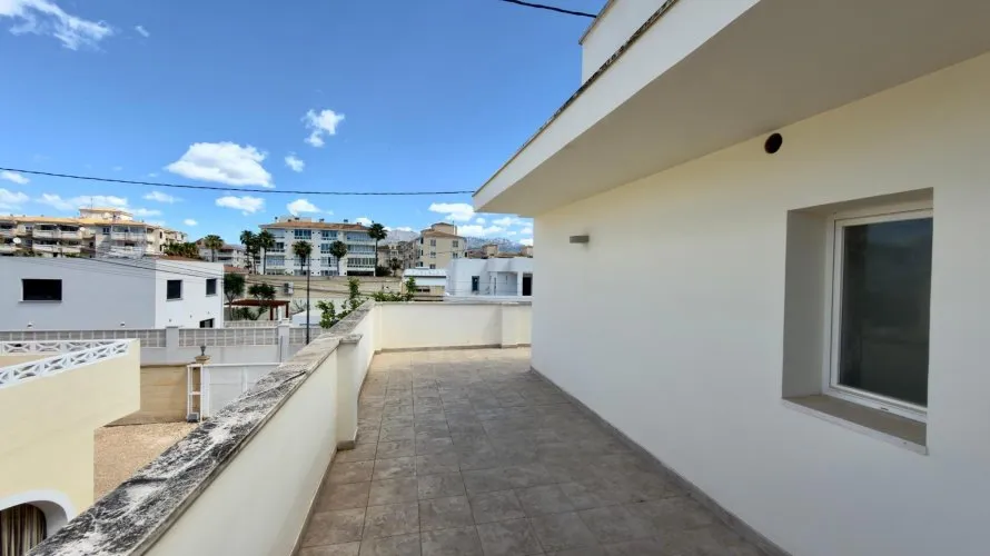 Сasa de 4 dormitorios en Albir, España No. 2464 № 7