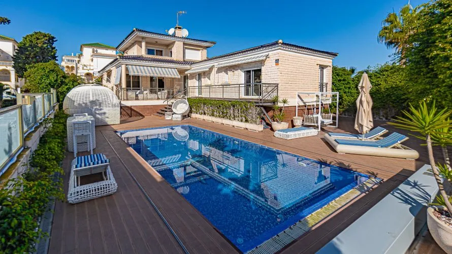 Villa de 370m² en La Mata, España No. 2331