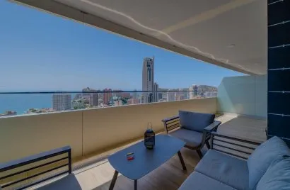Apartamento de 2 dormitorios en Benidorm, España No. 2521