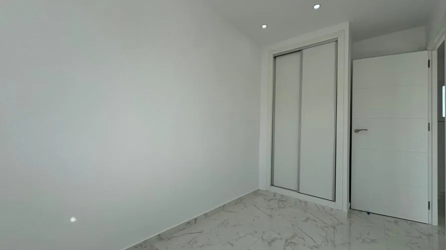 Сasa de 3 dormitorios en Torrevieja, España No. 2128 № 27