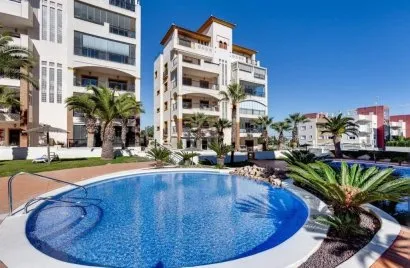Apartamento de 3 dormitorios en Guardamar del Segura, España No. 1985