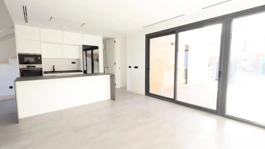 Apartamento de 3 dormitorios en Los Alcázares, España No. 2002 № 7