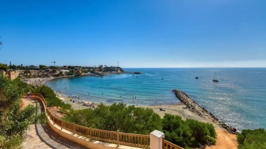 Сasa de 2 dormitorios en Torrevieja, España No. 1788 № 19