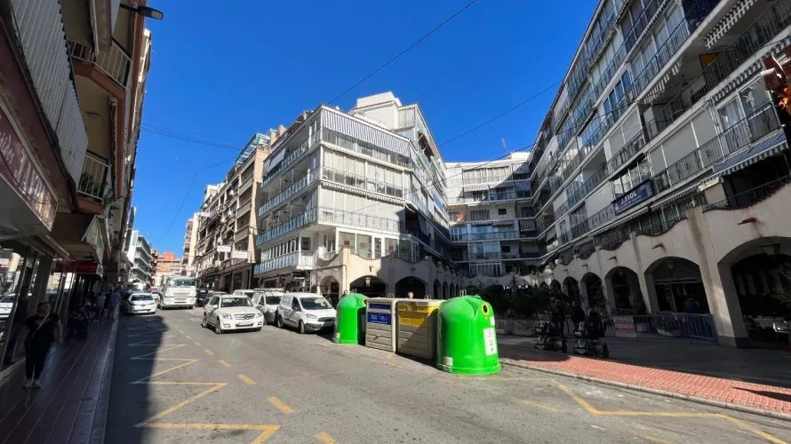 Propiedad comercial de 347m² en Benidorm, España No. 1869 № 18