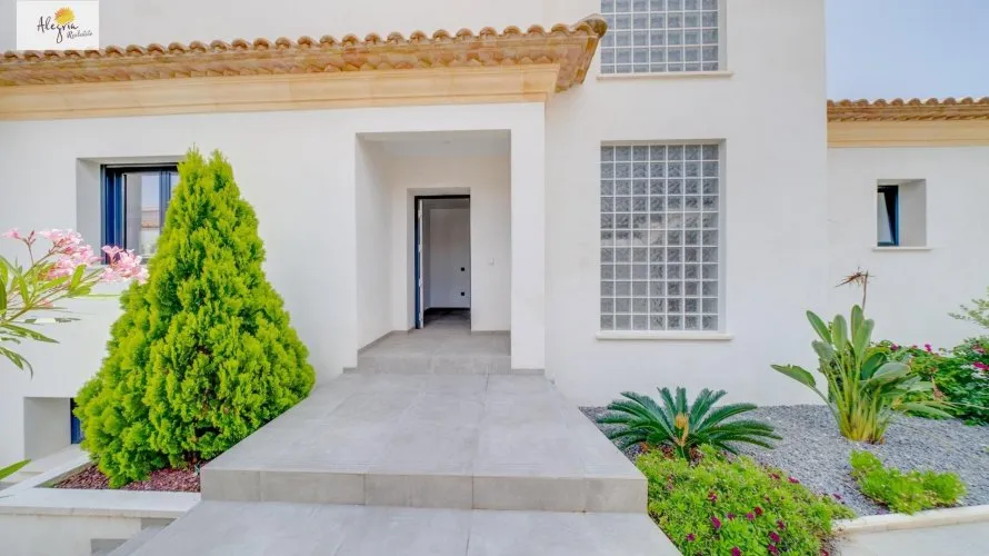 Villa de 5 dormitorios en Calpe, España No. 1790