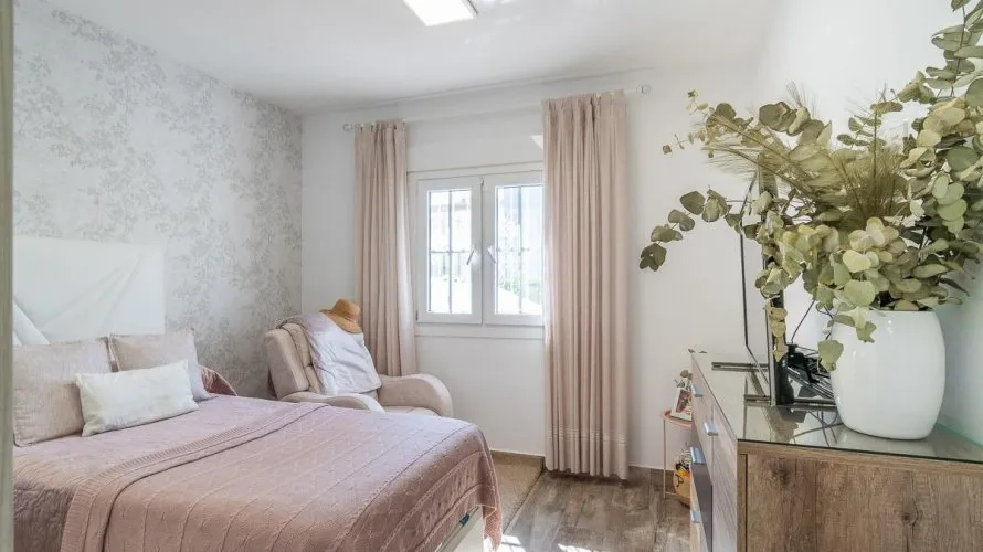 Сasa de 4 dormitorios en Campoamor, España No. 2668 № 8