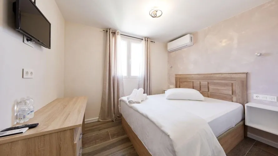 Hotel de 19 dormitorios en Cabo De Las Huertas, España No. 2569 № 5