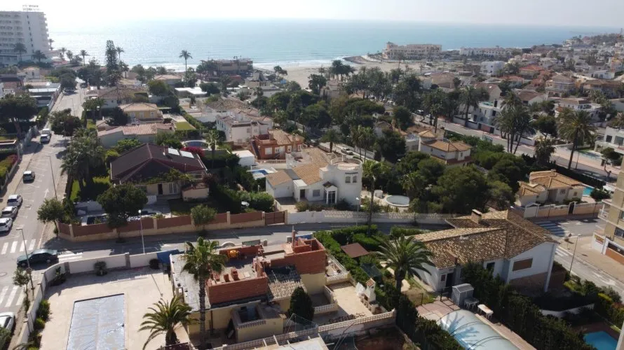 Villa de 4 dormitorios en La Zenia, España No. 1600 № 12