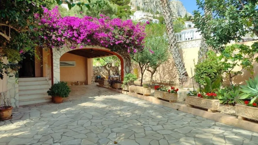 Villa de 3 dormitorios en Maryvilla, España No. 2206