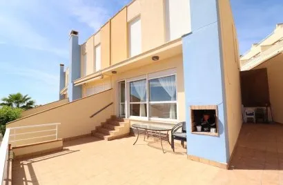 Сasa de 3 dormitorios en Cabo Roig, España No. 2712