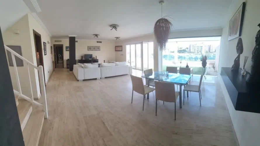 Ático de 3 dormitorios en Alicante, España No. 2071 № 1