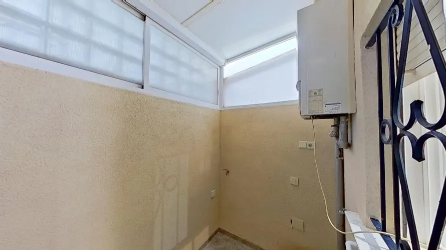 Сasa de 3 dormitorios en La Florida, España No. 1562 № 12
