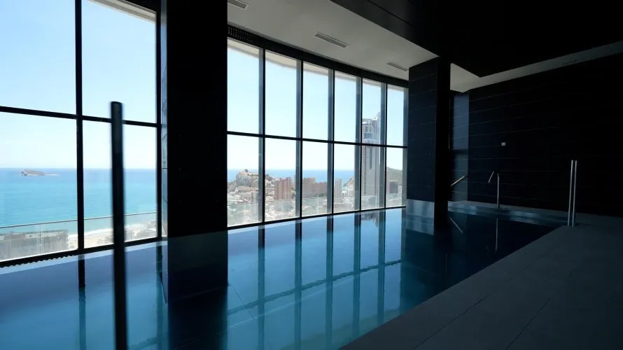 Apartamento de 2 dormitorios en Benidorm, España No. 2521