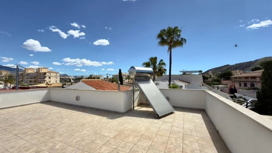 Сasa de 4 dormitorios en Albir, España No. 2464 № 11