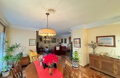 Apartamento de 4 dormitorios en Torrevieja, España No. 1548
