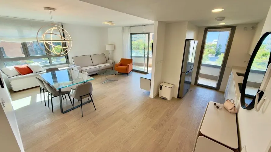 Apartamento de 3 dormitorios en Alicante, España No. 2408
