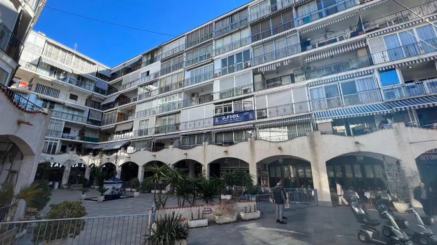 Propiedad comercial de 347m² en Benidorm, España No. 1869